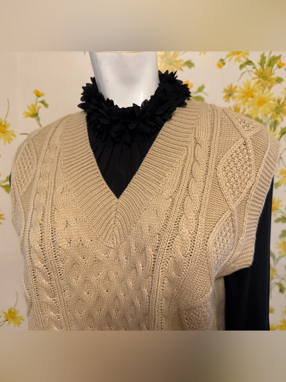 V neck long line knitted vest size M - Picture 3 of 12